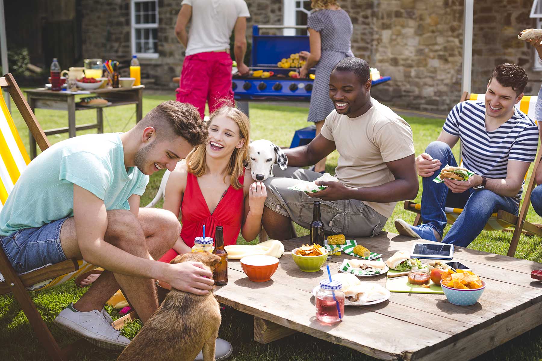 Outdoor Entertaining Hacks You Need This Summer