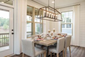 How to Pick a Table and Chairs for Holiday Hosting