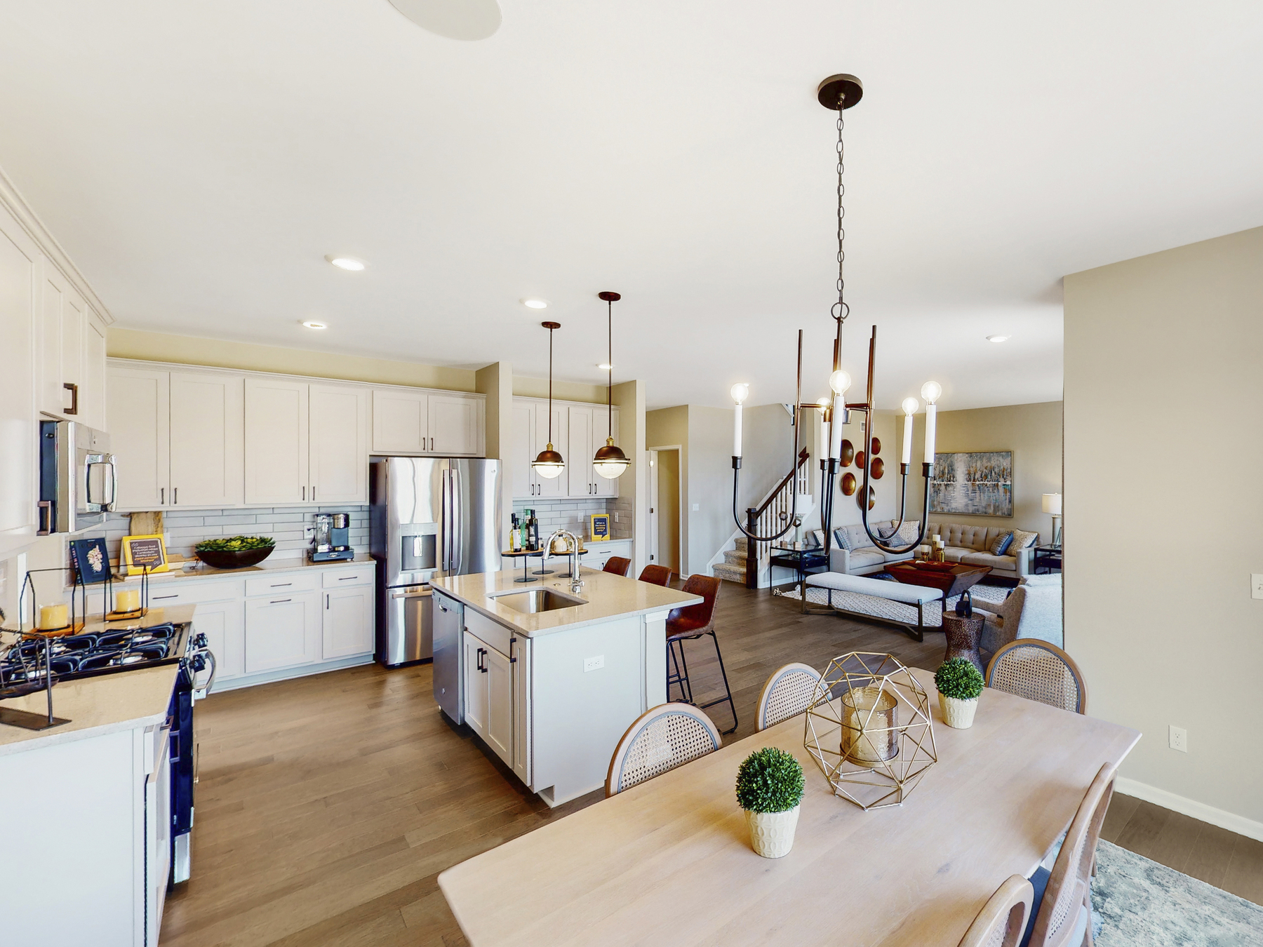 Breakfast Area With Natural Décor