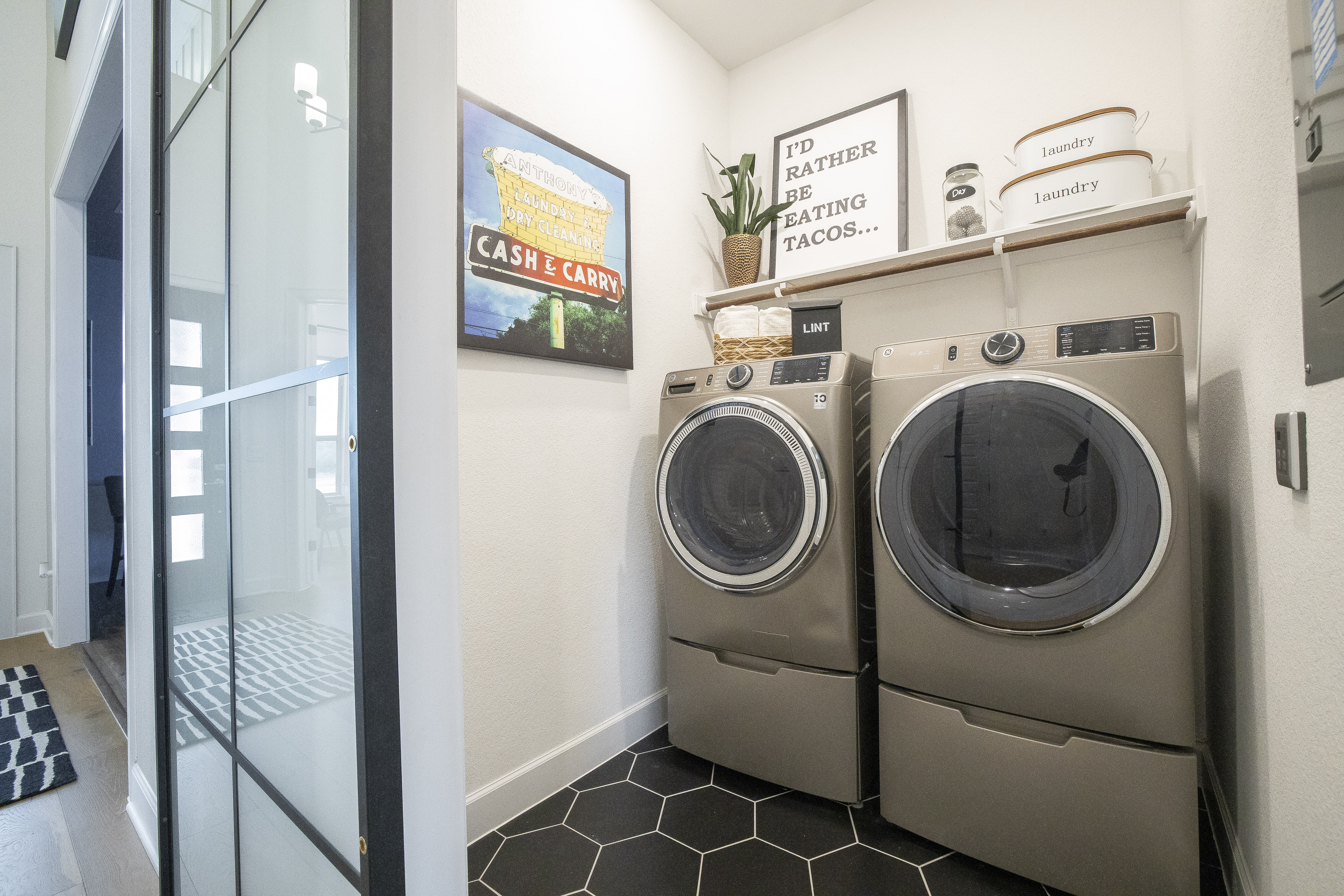 Laundry Room Décor