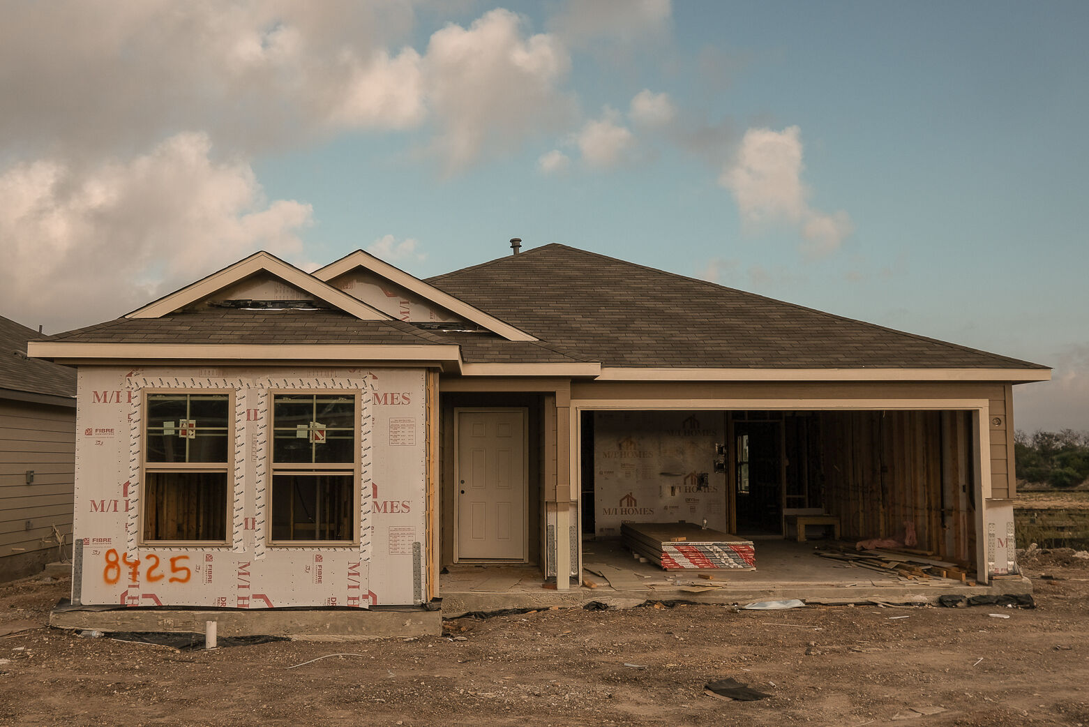 8425 Roadrunner Passage