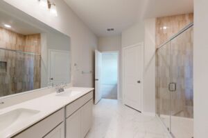 Owner's Bathroom