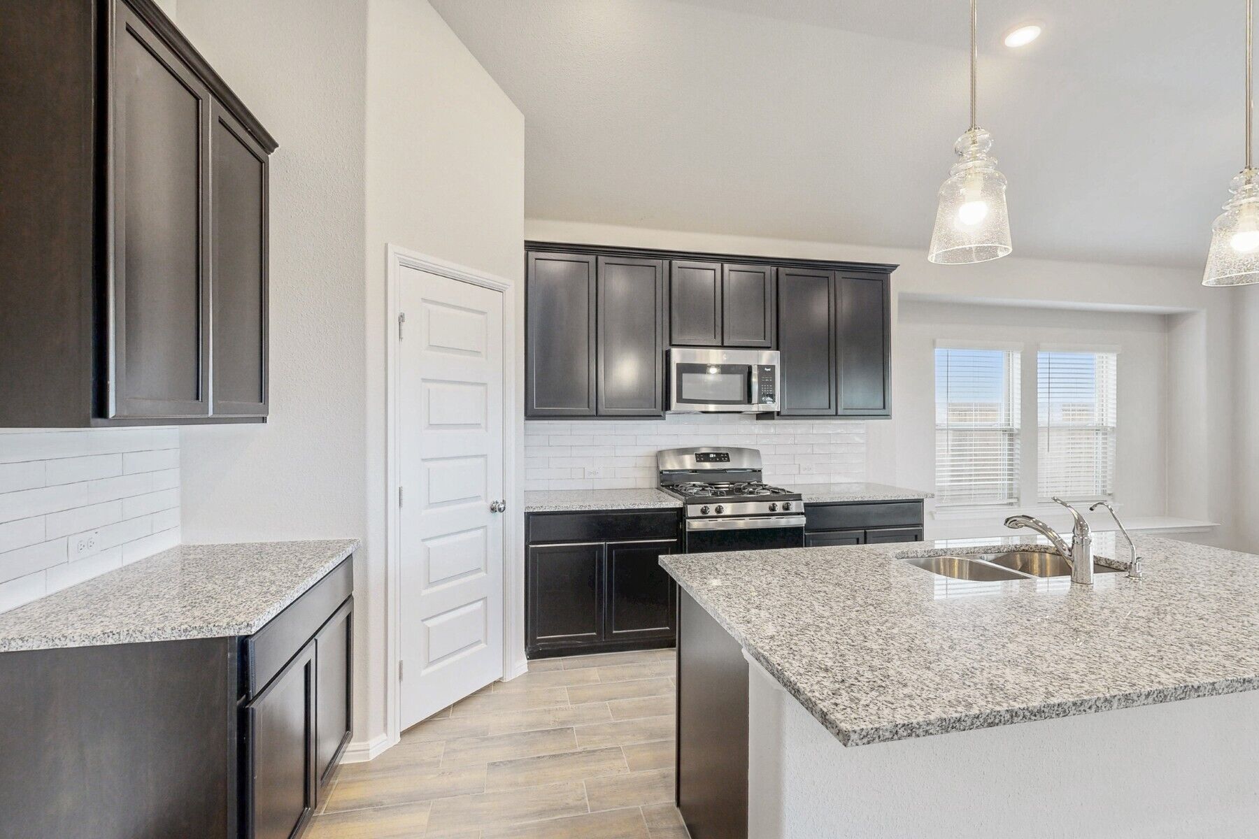 MLS #20885531 - 14049 Ladbroke Street Pilot Point, TX 76258 - M/I