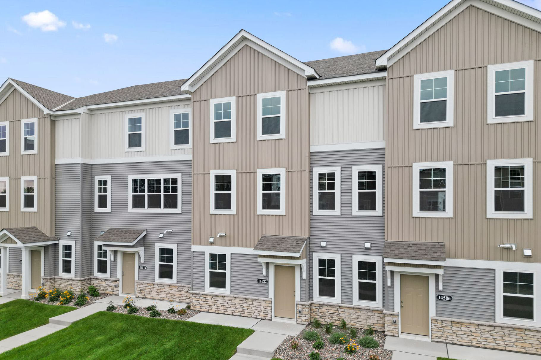 14582 Rhinestone Street NW