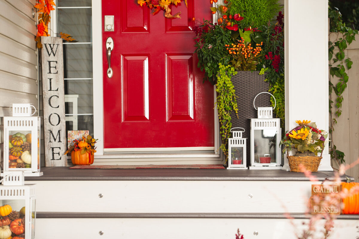 Subtle Outdoor Fall Transition Décor Ideas