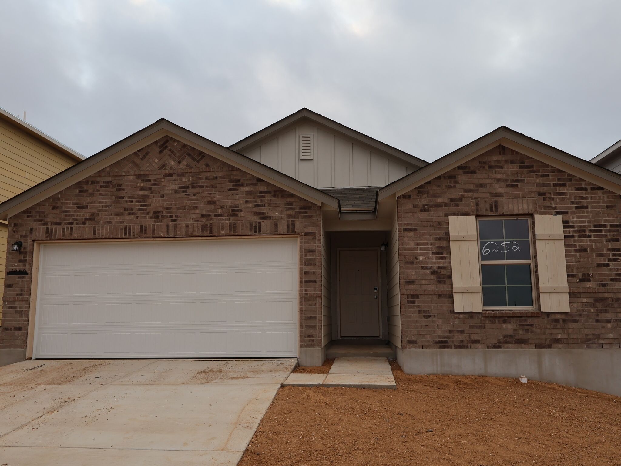 6252 Persimmon Lake