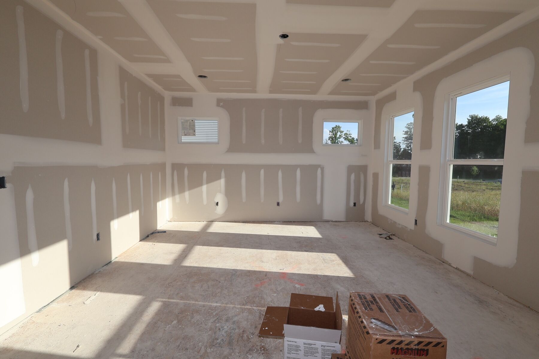 Kitchen,Interior,Front Exterior,Bathroom,Owner's Bedroom,Laundry Room,Bedroom,Family Room,Exterio...