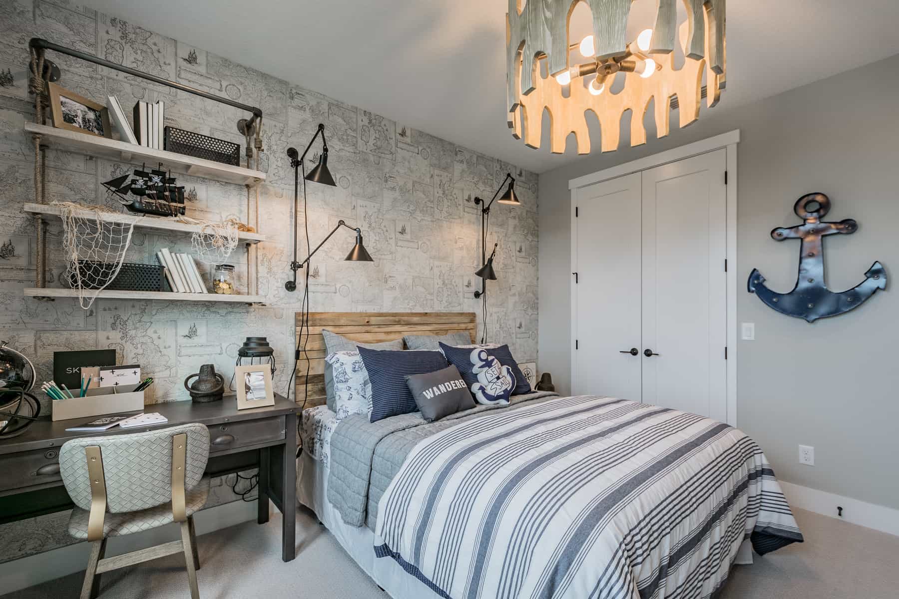 Guest Room With a Desk