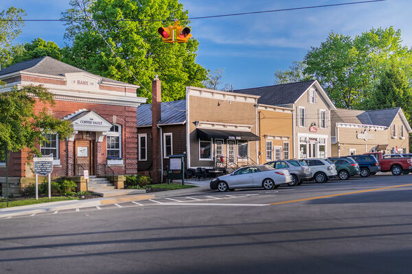 Streetscape of store fronts in Downtown Galena, Ohio