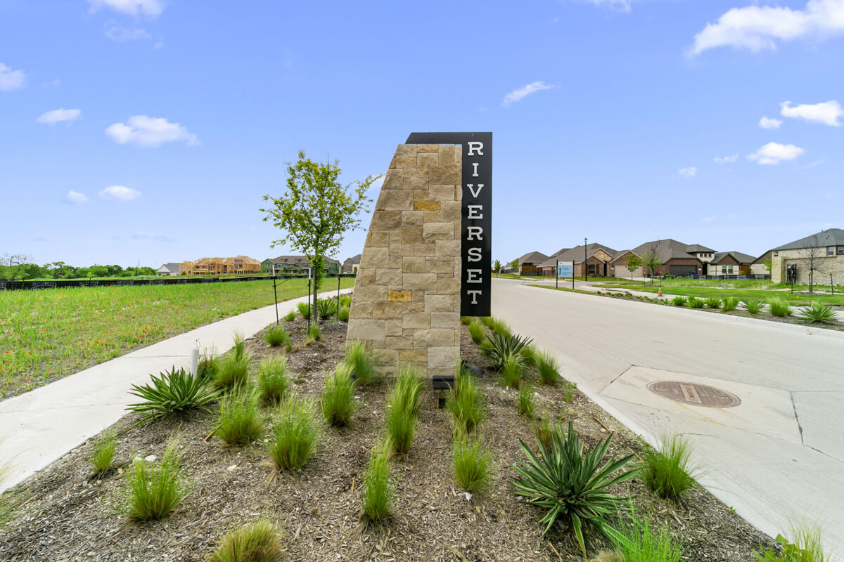 Final New Homes for Sale in Garland, TX Riverset M/I Homes