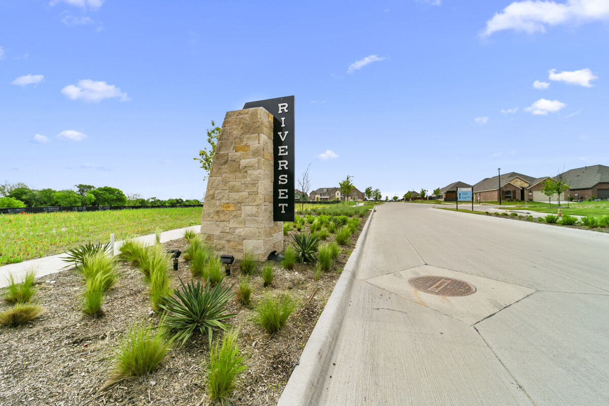 Final New Homes for Sale in Garland, TX Riverset M/I Homes