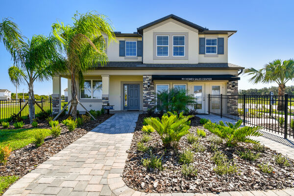 Exterior home in Florida with palm trees