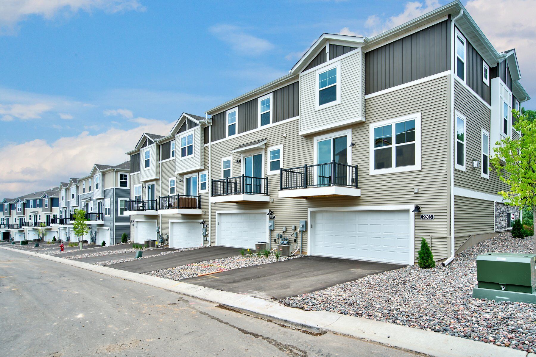 Gateway At Mcknight New Townhomes In North St Paul M I Homes