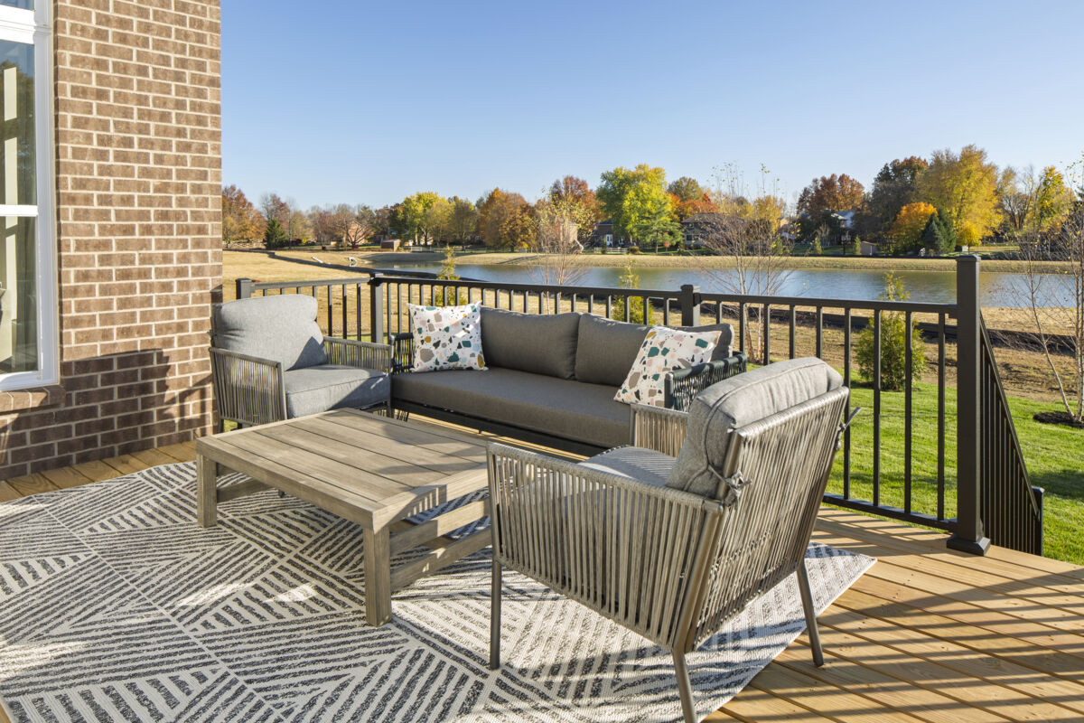 Fabulous Fall Festivities: Dining on the Deck