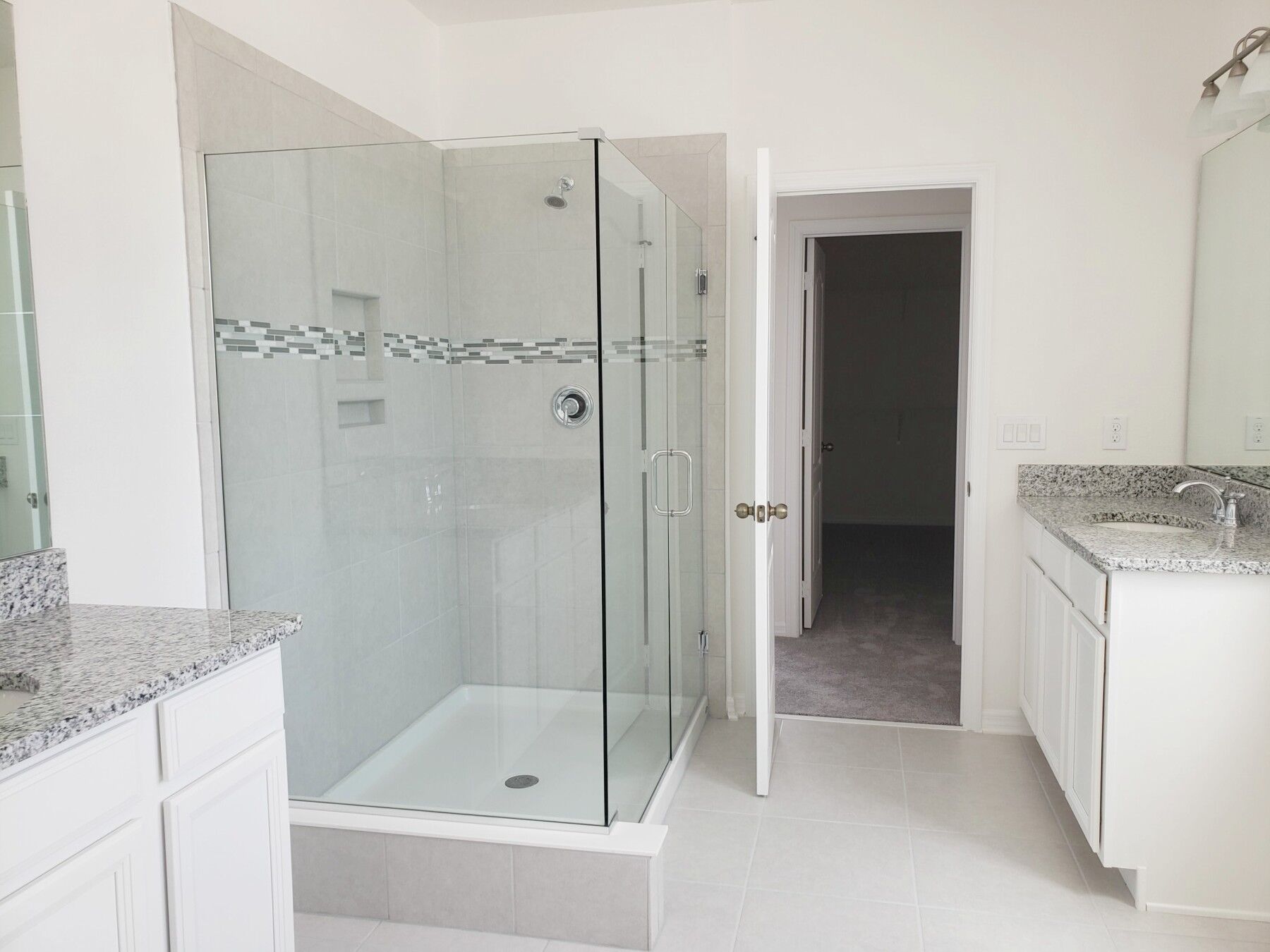 Bungalow Series Owner's Bathroom