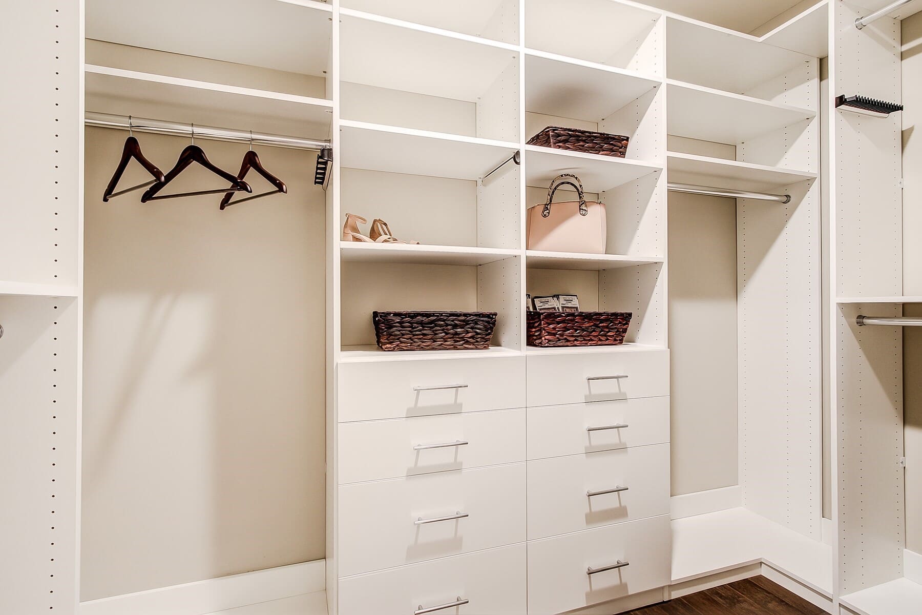 15+ Trendy Walk-In Closet Design Ideas