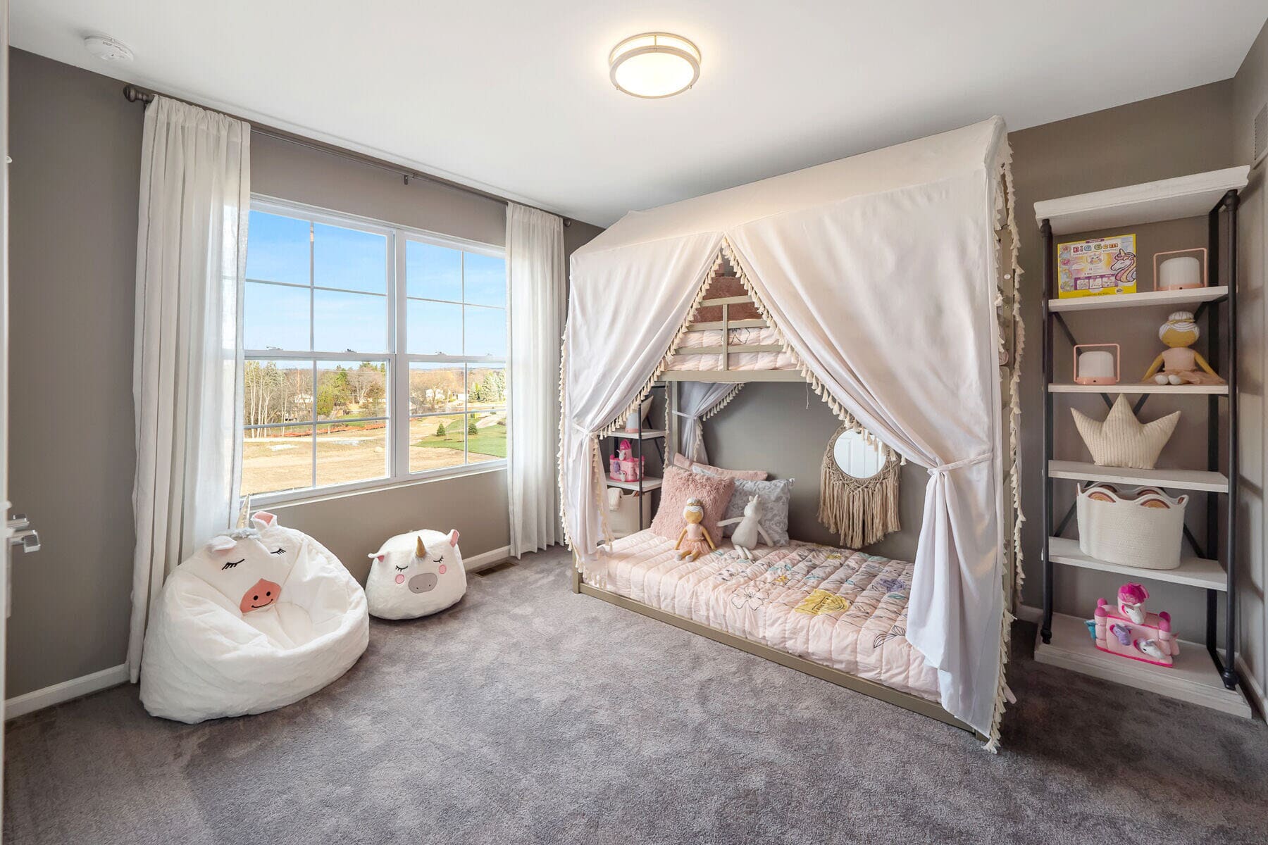 Young Girls' Bedroom Décor